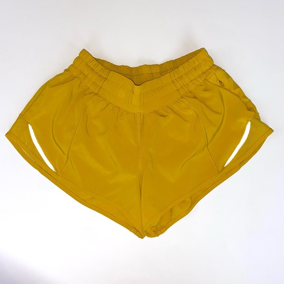 💛🍯Lululemon Hotty Hot Shorts 2.5”🍯💛 - Picture 2 of 12